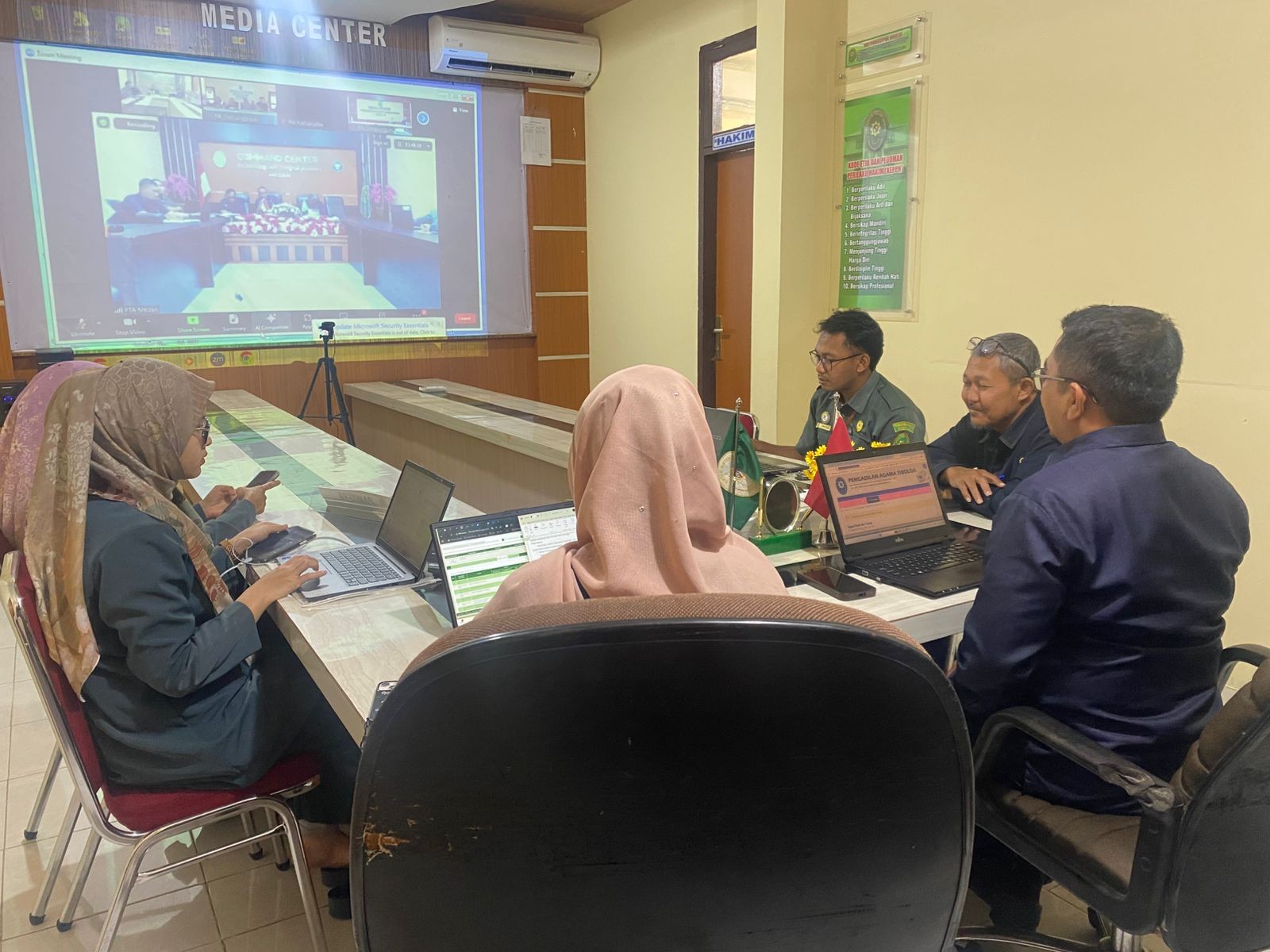 2e8ae4fe b9d2 4d4a bc5e 2f9a55f1da72